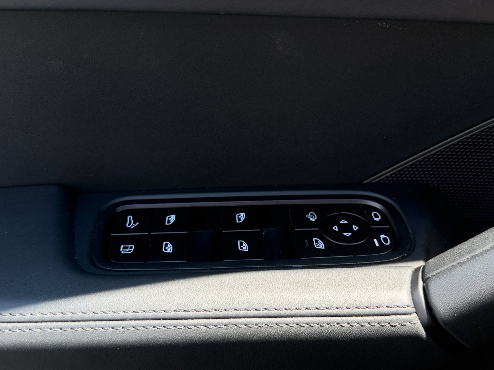Used 2025 Porsche Cayenne S AWD/4WD image 16