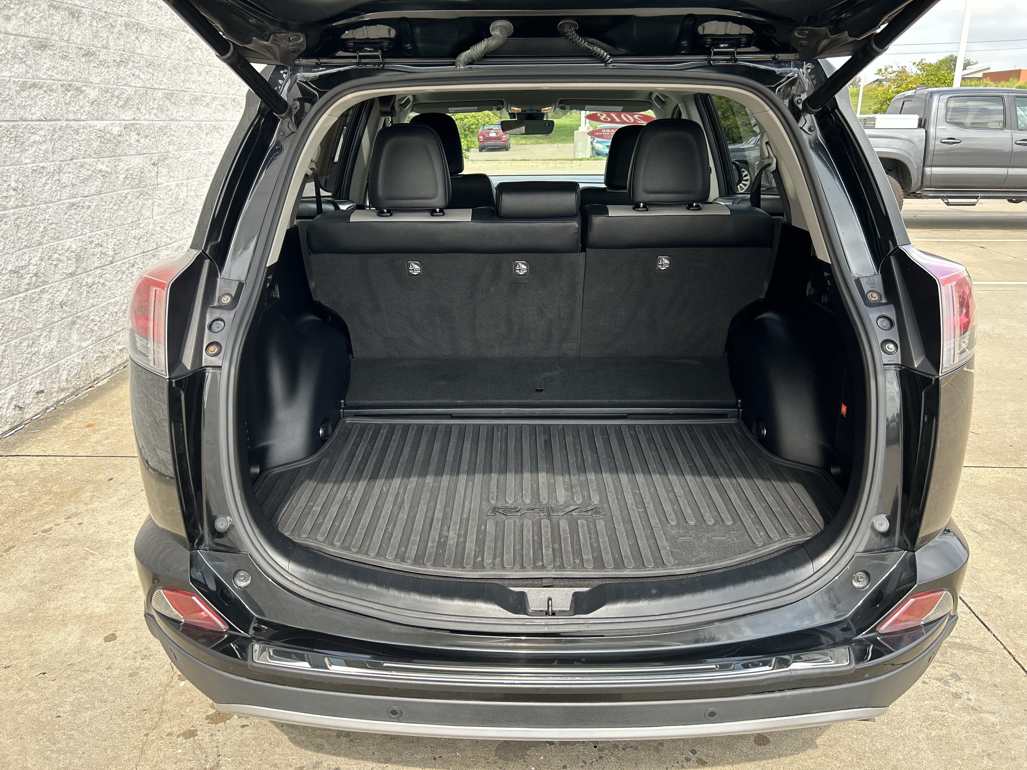 Certified 2018 Toyota RAV4 Limited w/ Advanced Technology Package AWD/4WD image 9