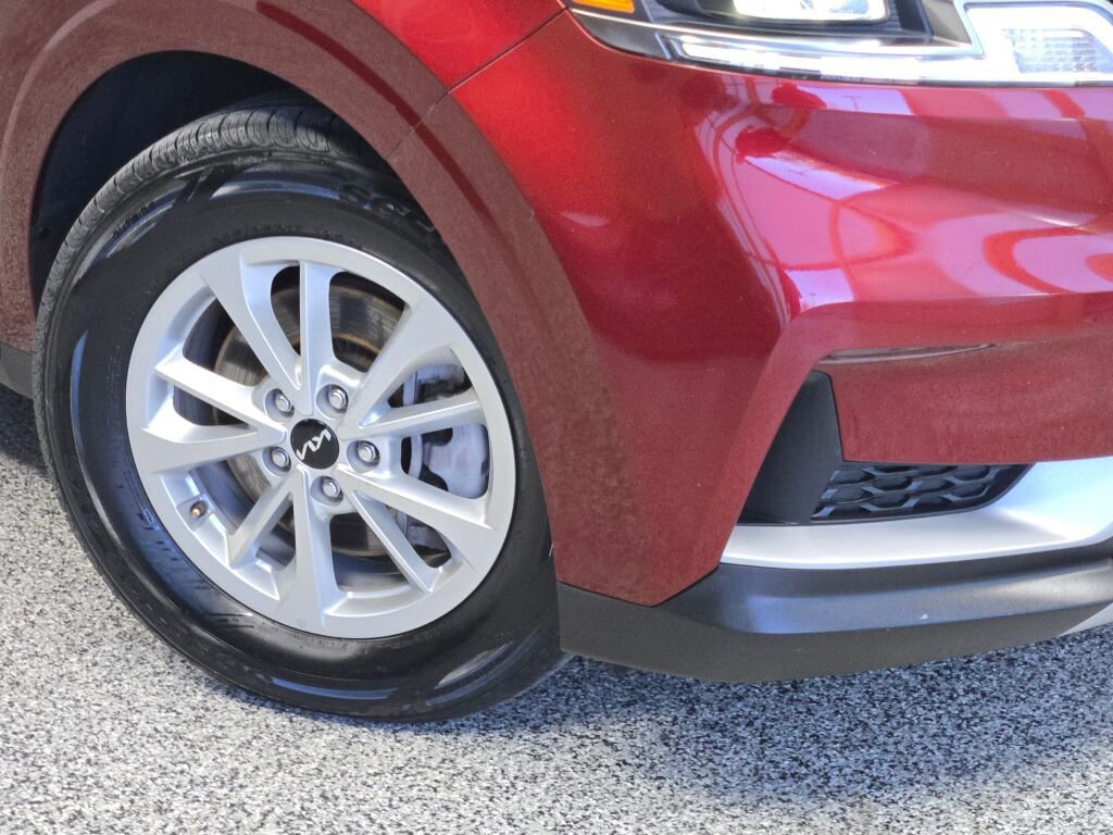 Used 2024 Kia Carnival LX video 3