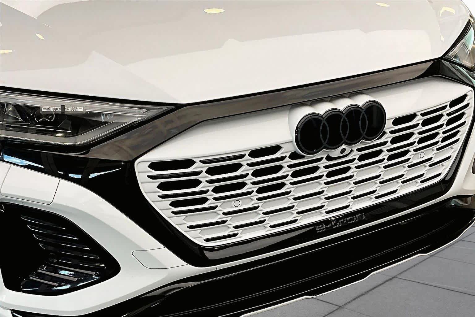 Used 2024 Audi Q8 e-tron Prestige AWD/4WD image 30