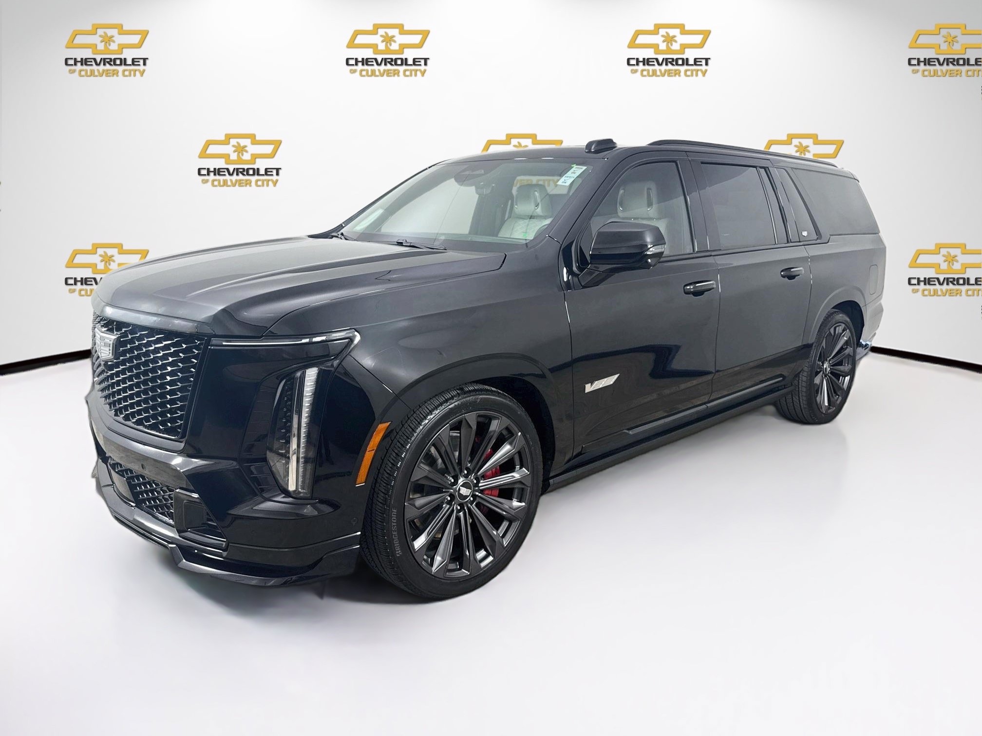 Used 2025 Cadillac Escalade ESV V AWD/4WD image 3