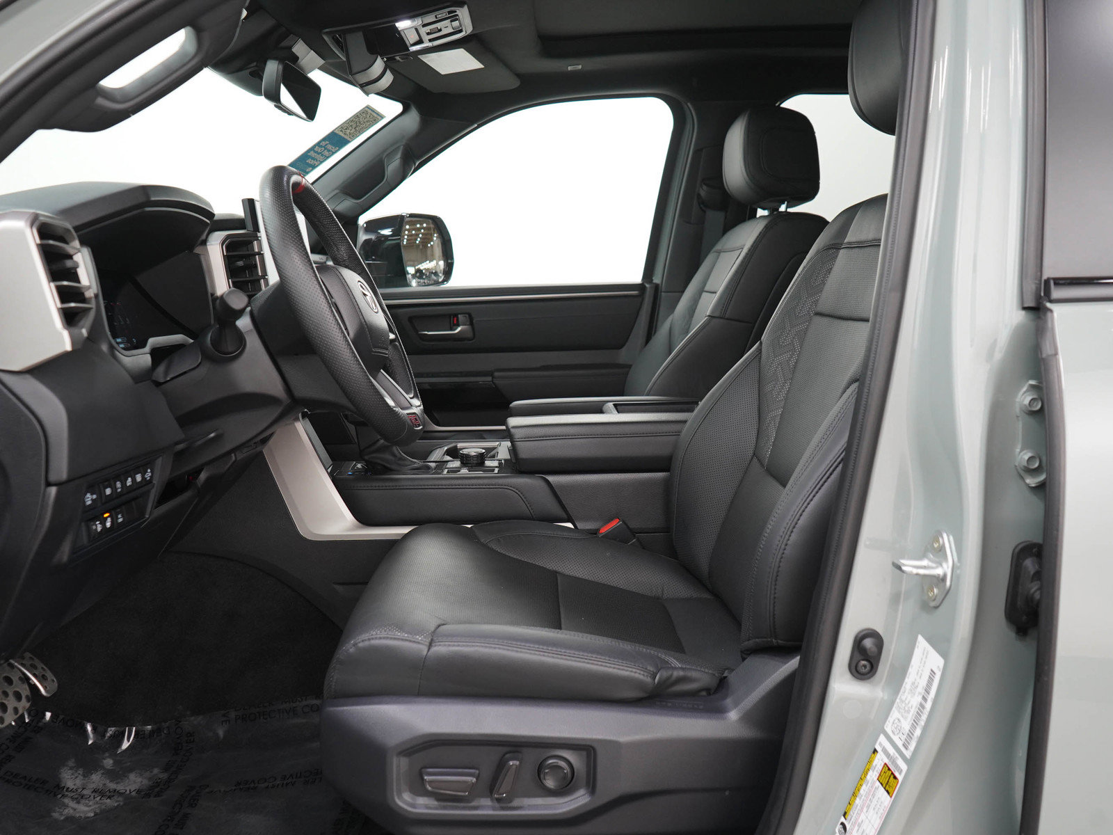 Used 2025 Toyota Tundra Limited AWD/4WD image 23