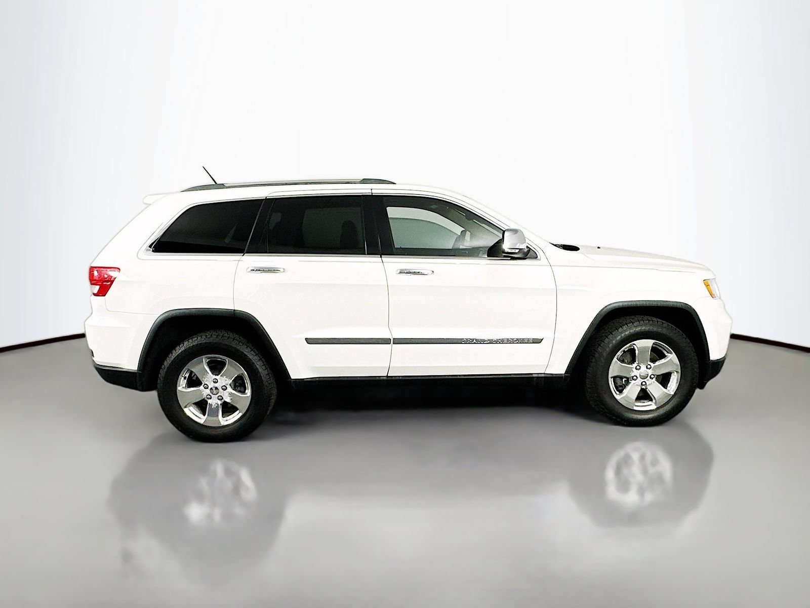 Used 2011 Jeep Grand Cherokee Limited w/ Trailer Tow Group AWD/4WD image 9