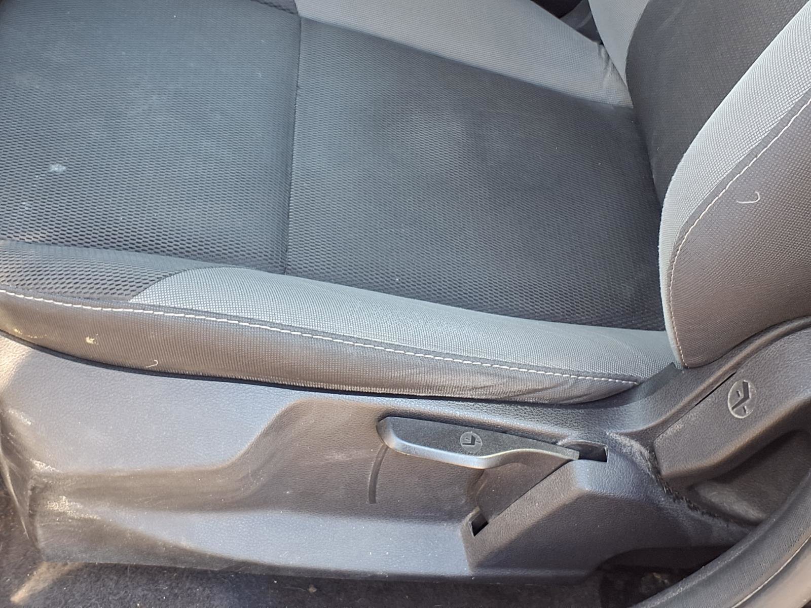 Used 2014 Ford Focus SE w/ SE Winter Package image 4