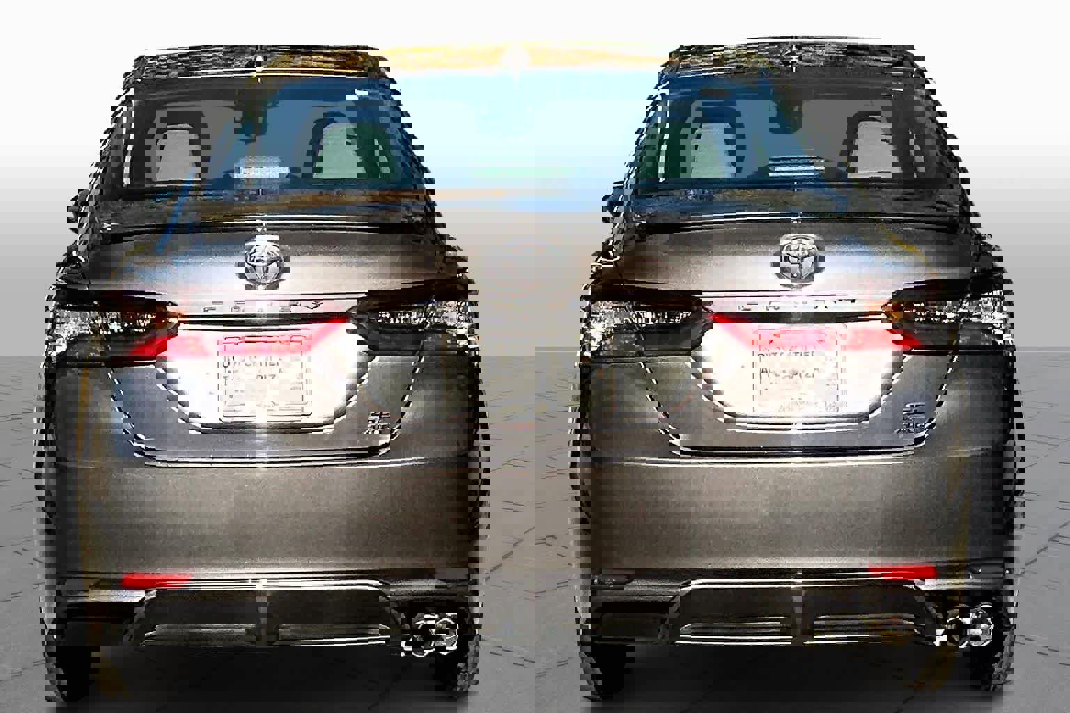 Used 2023 Toyota Camry SE image 4