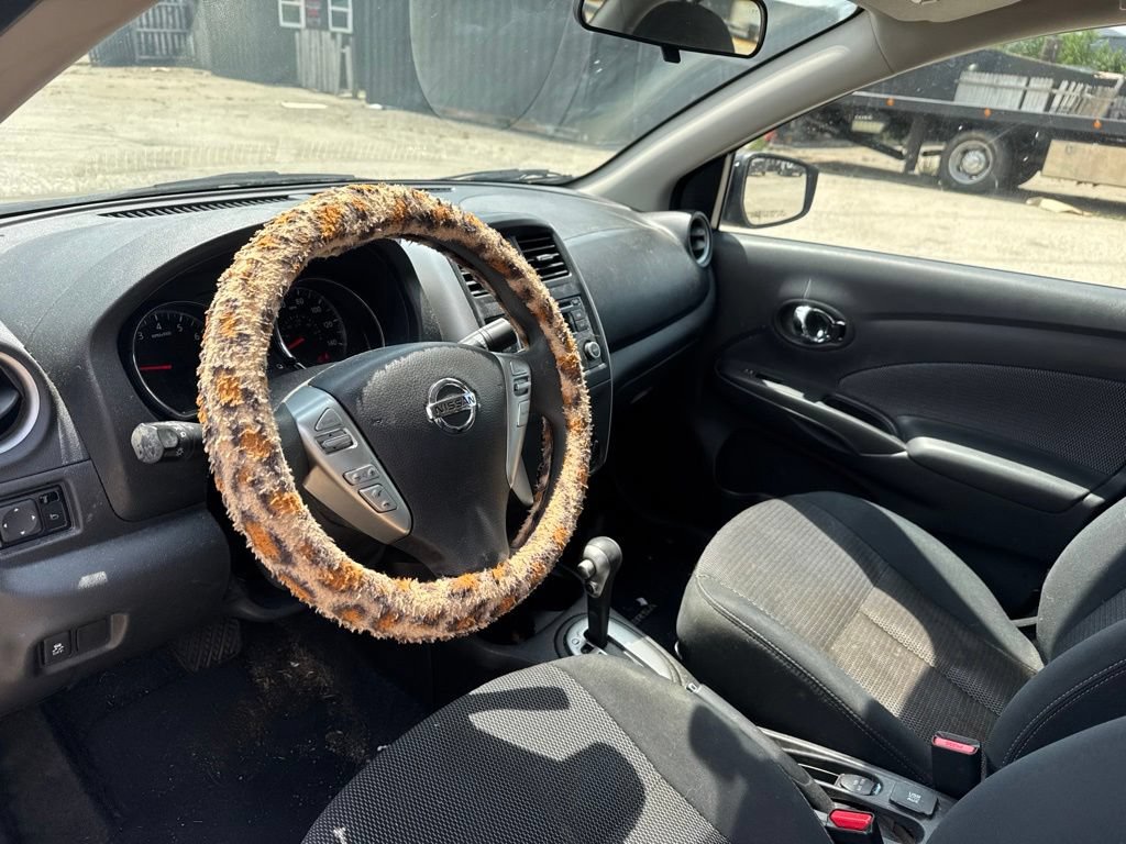 Used 2015 Nissan Versa SV w/ SV Appearance Package FWD image 9