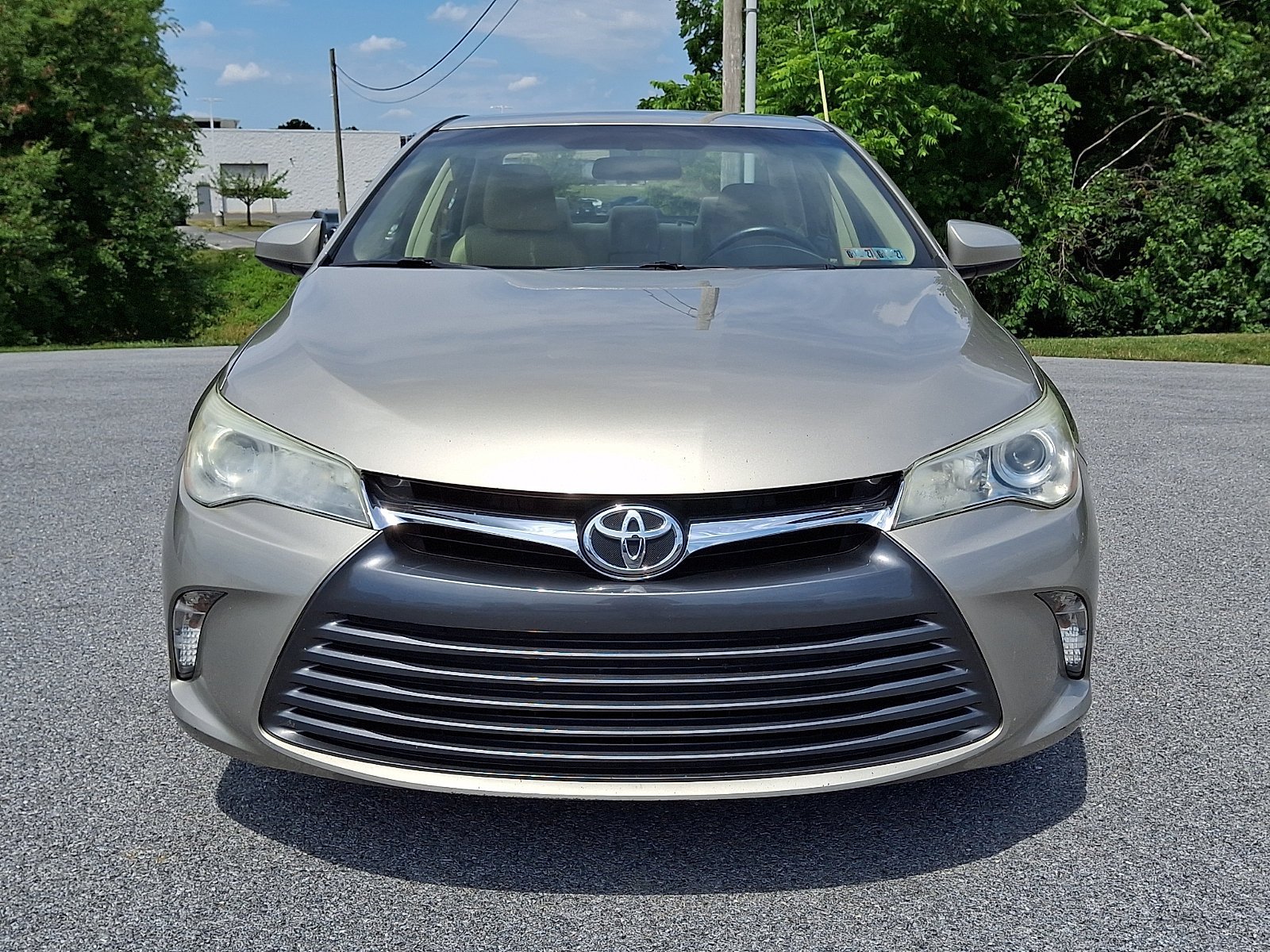Used 2015 Toyota Camry LE FWD image 2