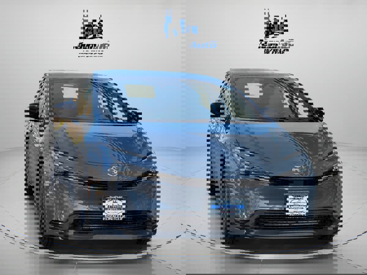 Used 2024 Toyota Prius LE image 2