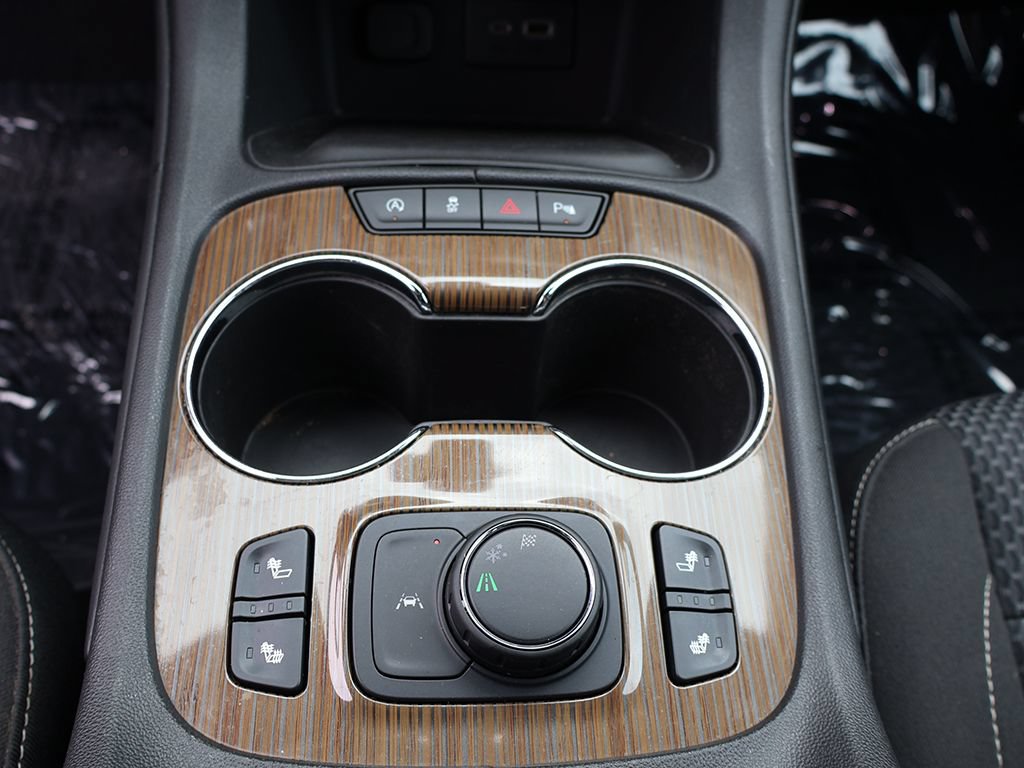 Used 2021 GMC Acadia SLE w/ Driver Convenience Package FWD image 44
