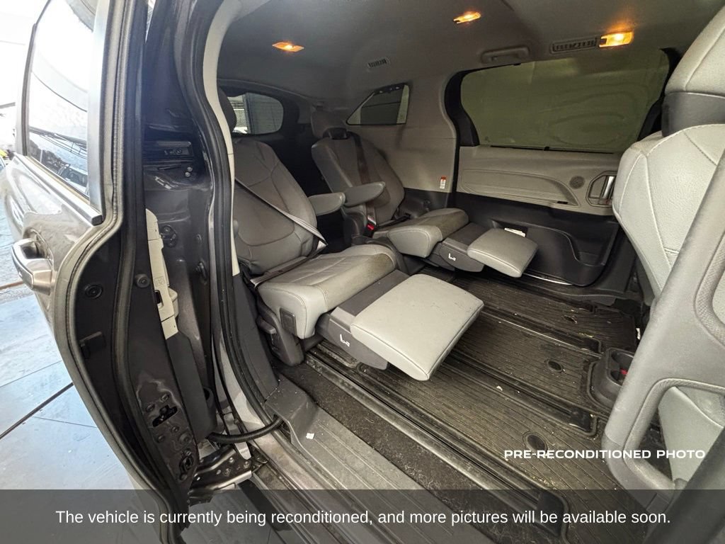 Used 2021 Toyota Sienna Limited FWD image 12