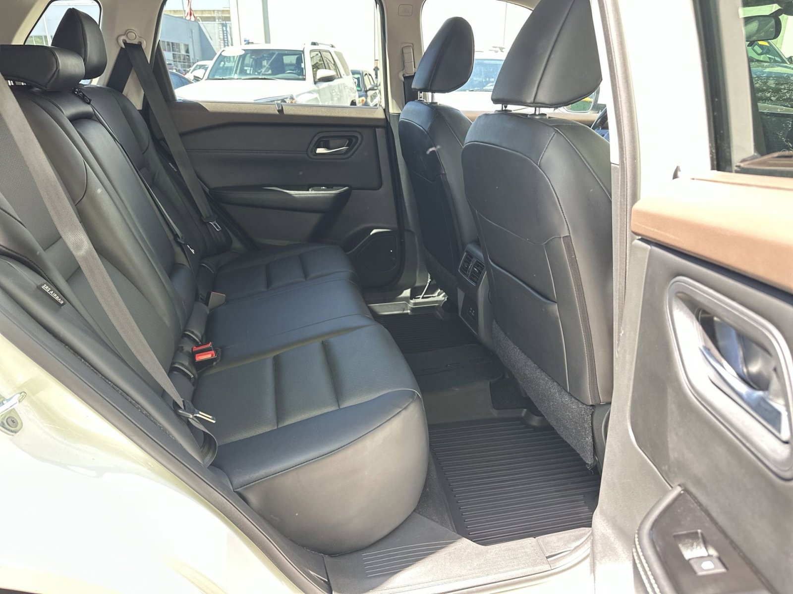 Used 2023 Nissan Rogue SV w/ SV Premium Package FWD image 14