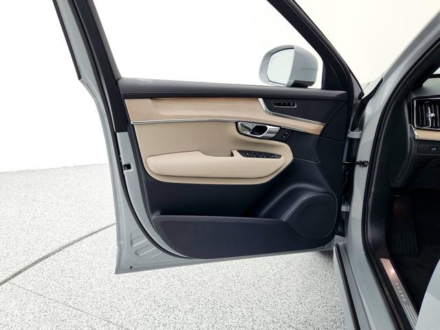 New 2025 Volvo XC90 T8 Core w/ Protection Package Premier image 26