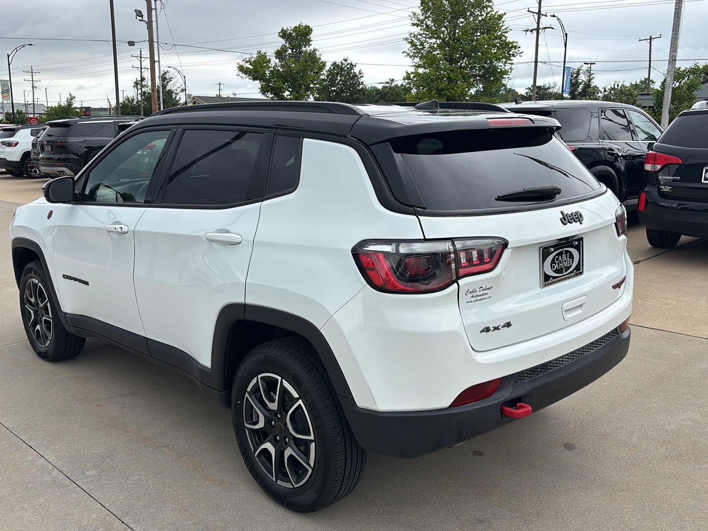 Used 2025 Jeep Compass Trailhawk AWD/4WD image 4
