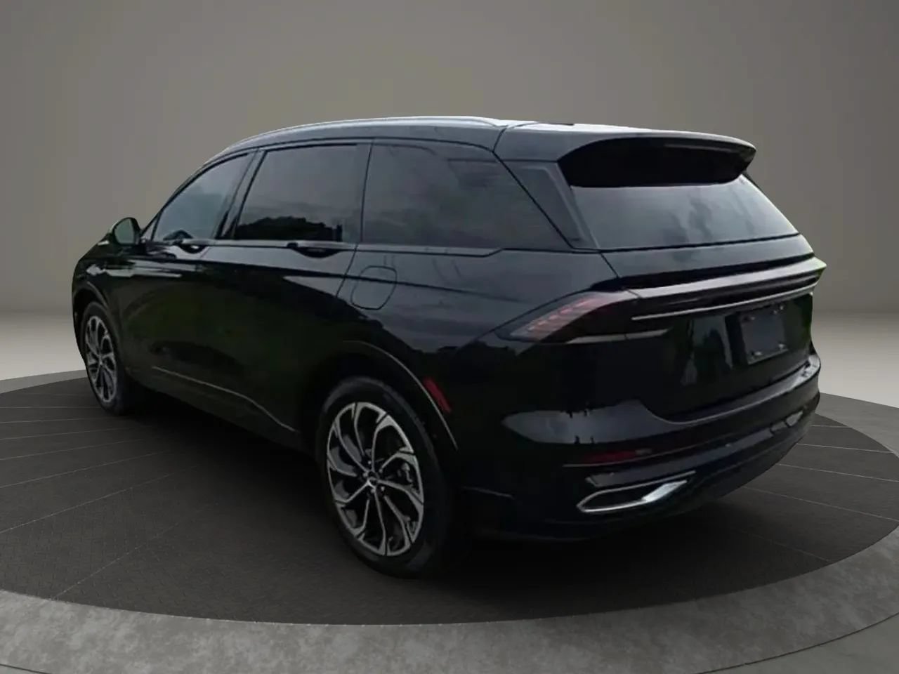 Used 2025 Lincoln Nautilus Reserve AWD/4WD image 4