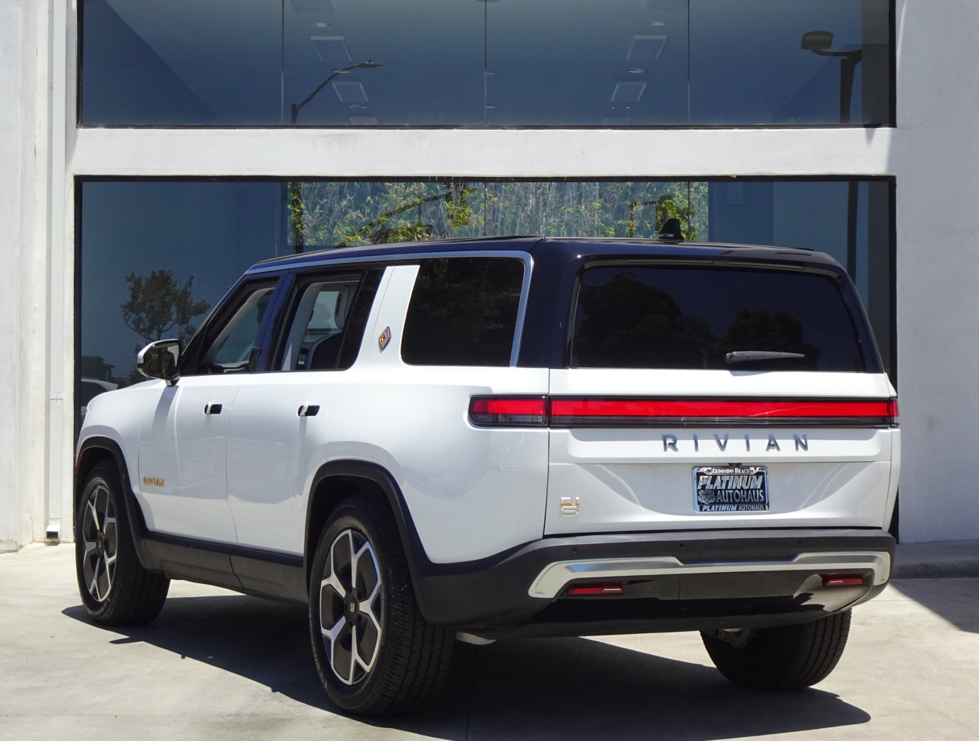 Used 2024 Rivian R1S Adventure AWD/4WD image 5