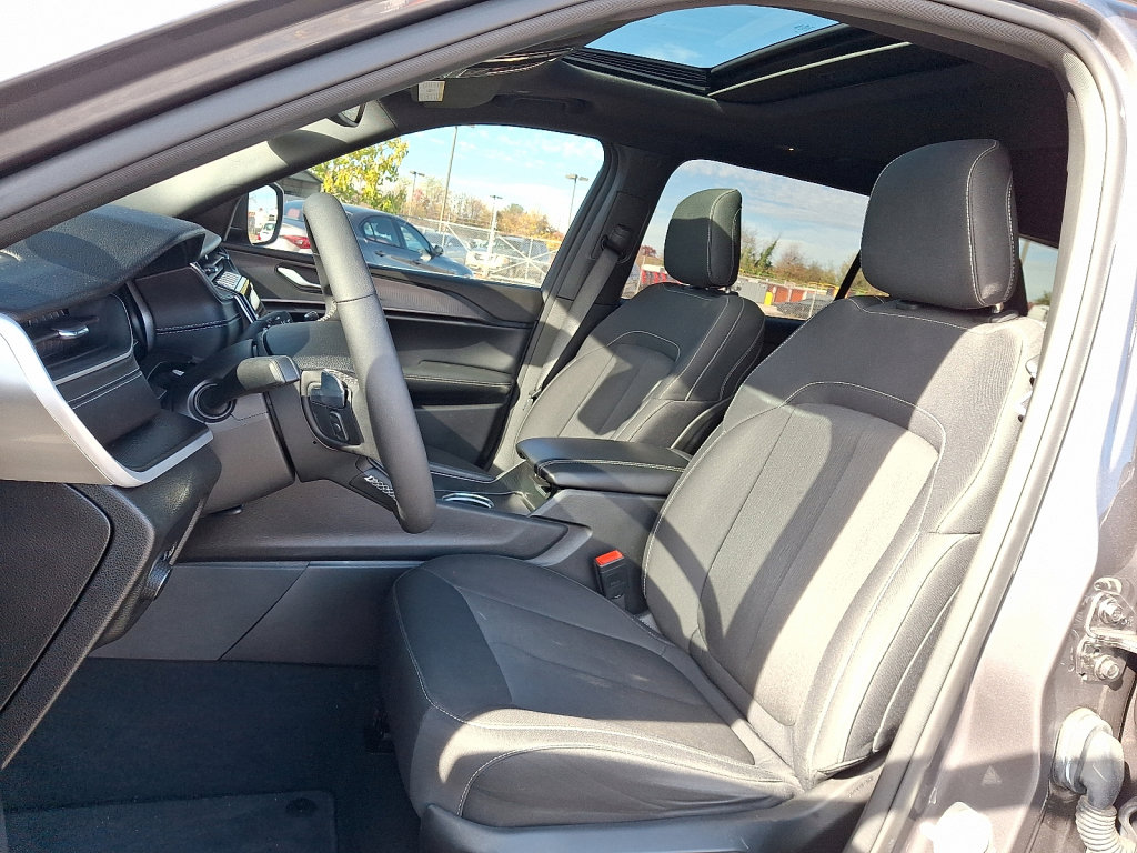 Used 2024 Jeep Grand Cherokee L Laredo w/ Luxury Tech Group I image 24