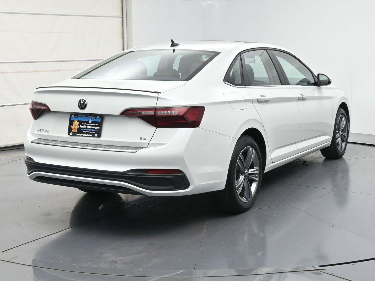 Used 2023 Volkswagen Jetta SE w/ Panoramic Sunroof Package FWD image 24