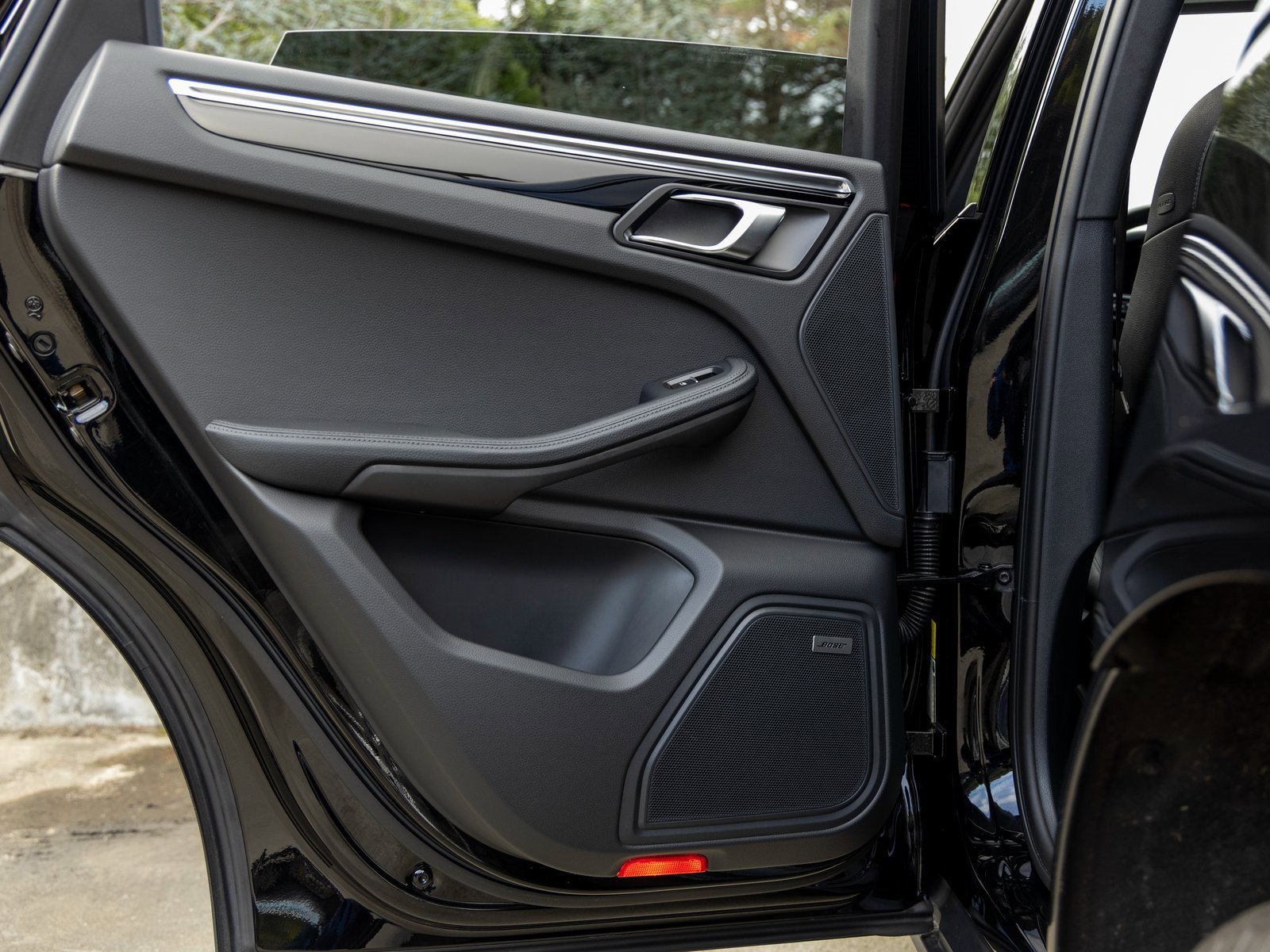 Certified 2025 Porsche Macan image 36