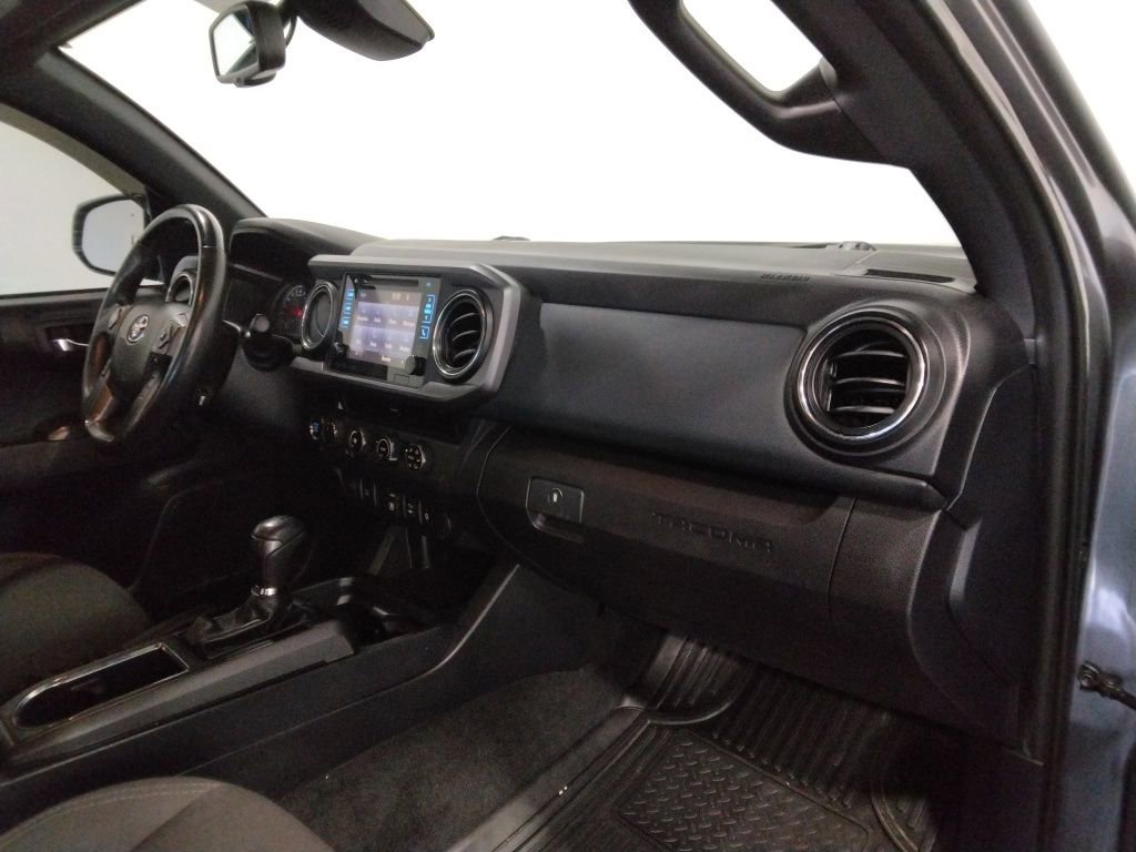 Used 2018 Toyota Tacoma TRD Off-Road image 39