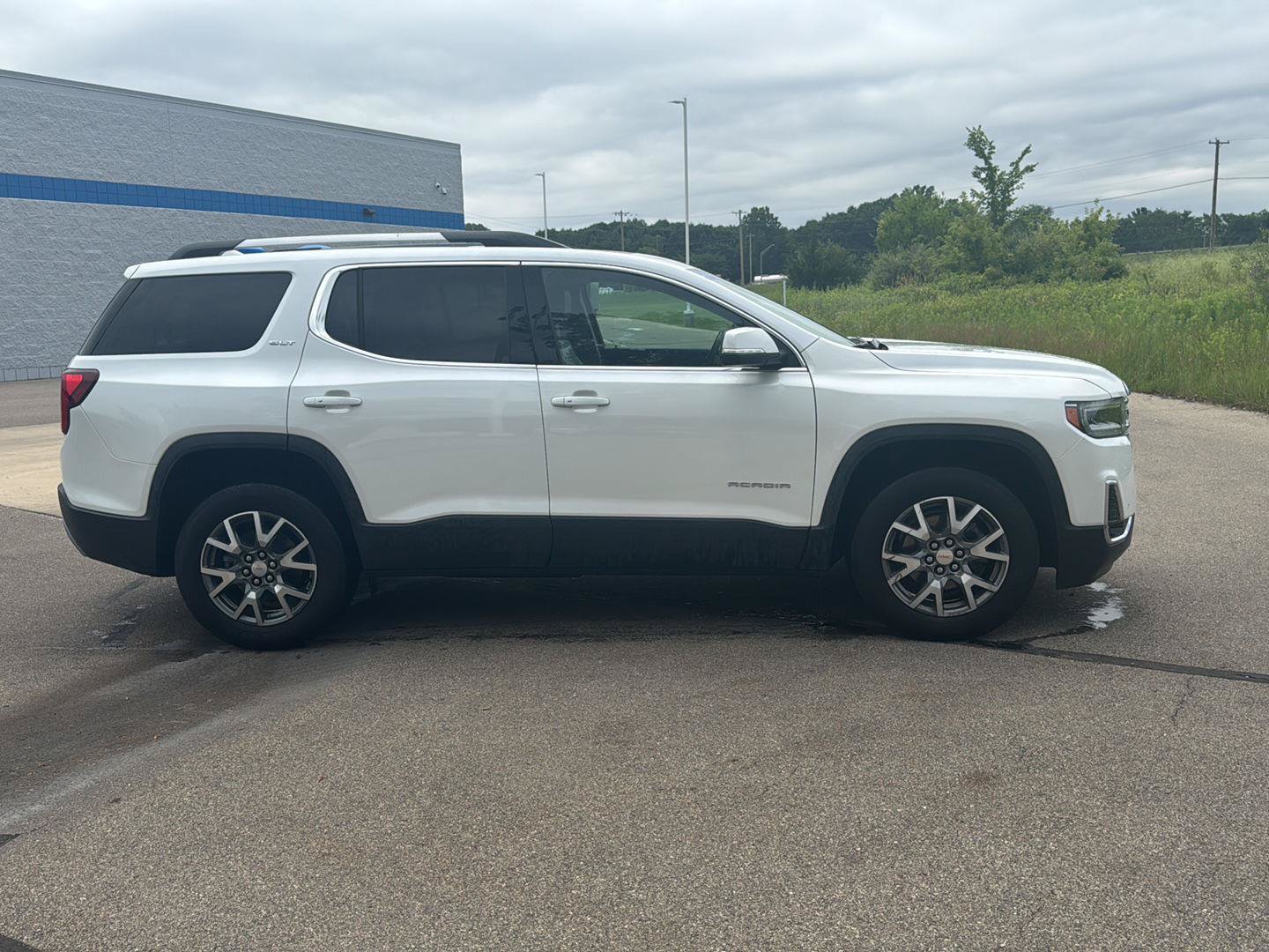 Used 2023 GMC Acadia SLT w/ Preferred Package AWD/4WD image 6