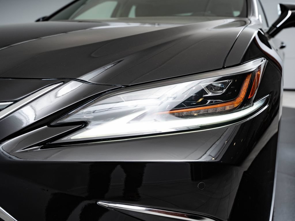 Certified 2020 Lexus ES 300h Ultra Luxury w/ Accessory Package FWD image 15