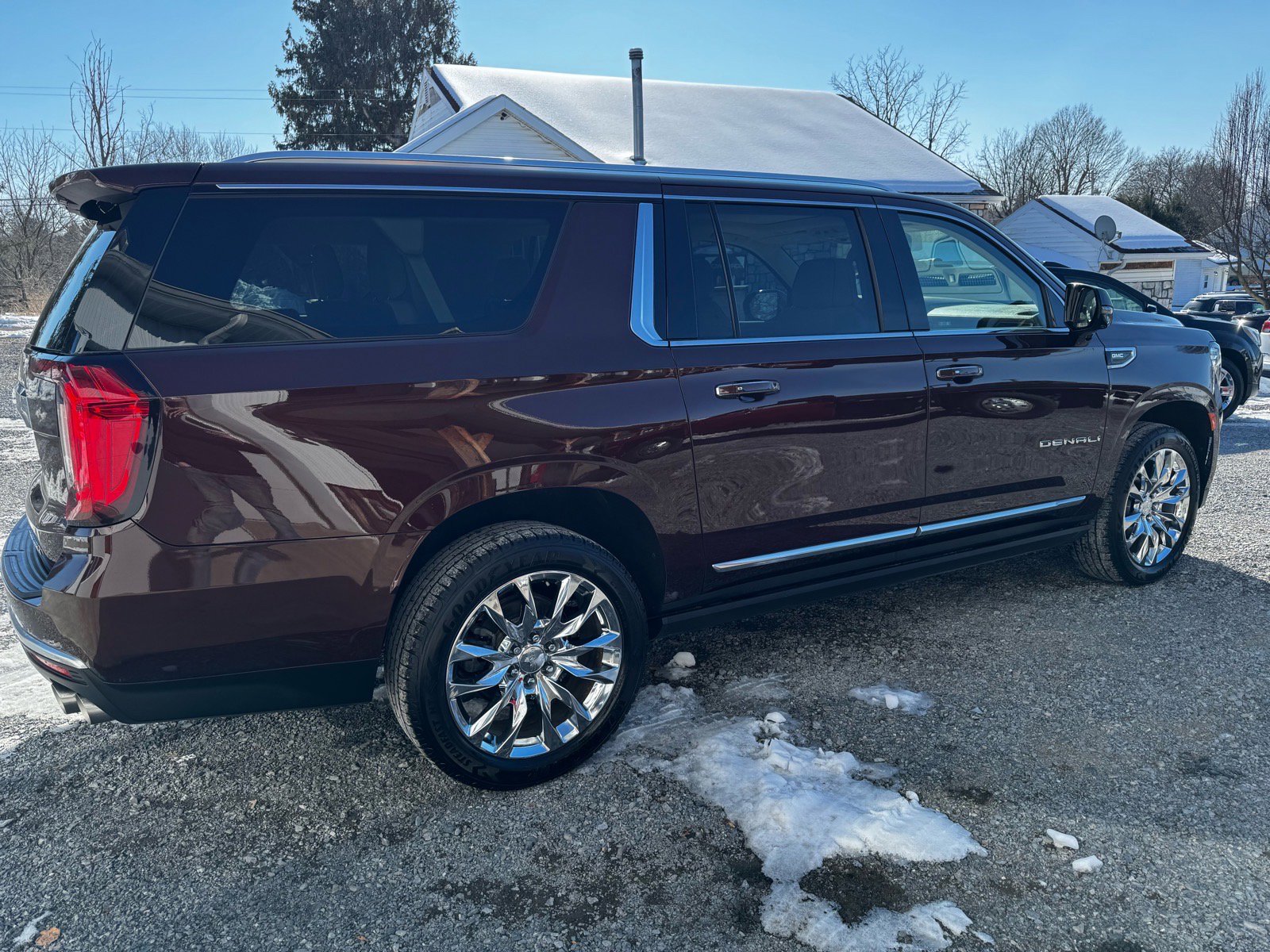 Used 2022 GMC Yukon XL Denali w/ Advanced Technology Package image 5