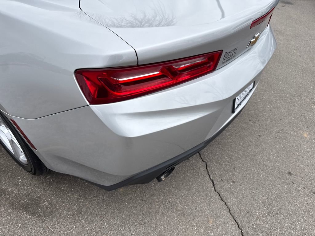 Used 2018 Chevrolet Camaro LT image 33