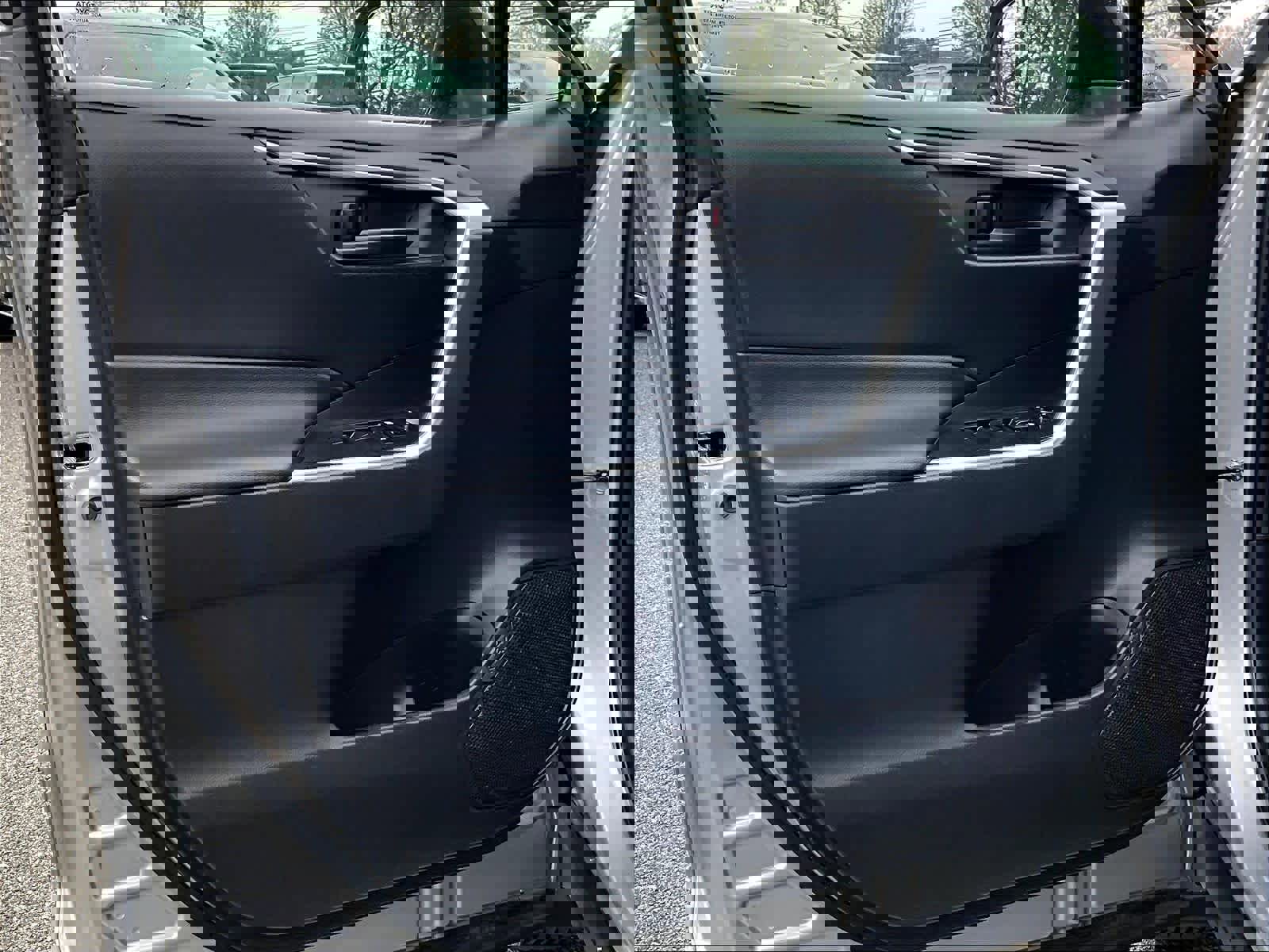 Used 2022 Toyota RAV4 LE image 9