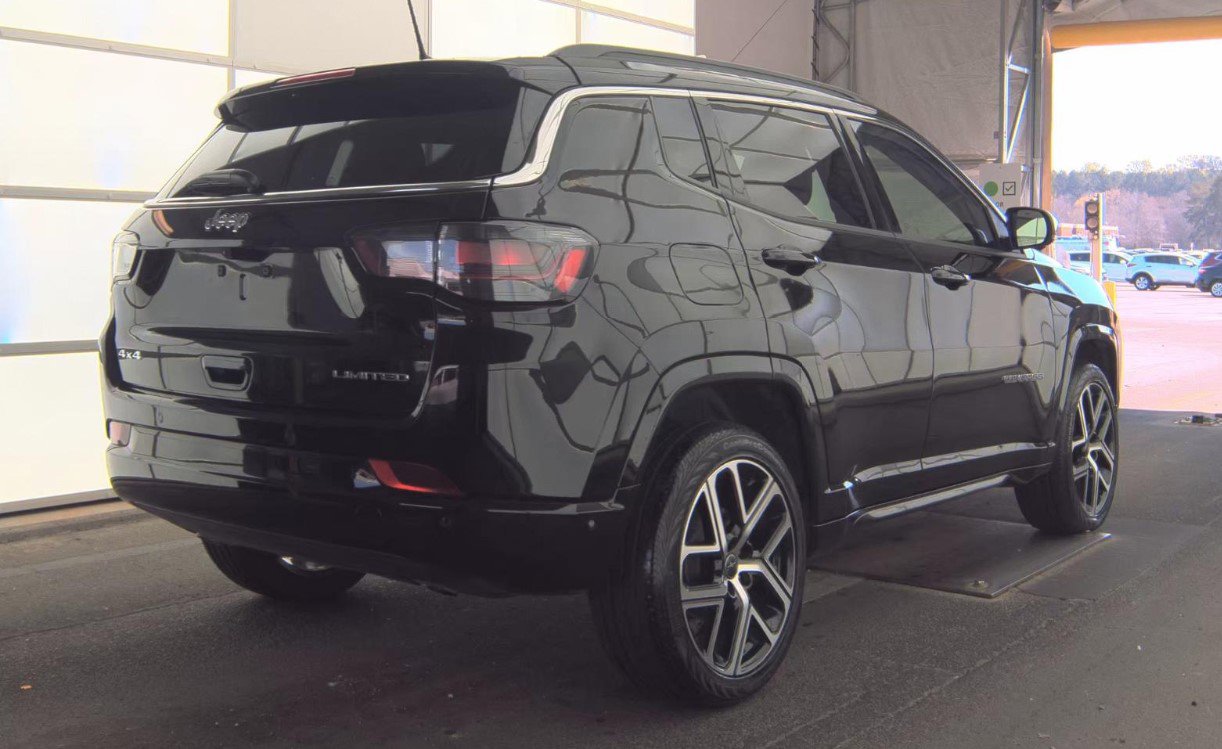 Used 2025 Jeep Compass Limited w/ Elite Group image 4