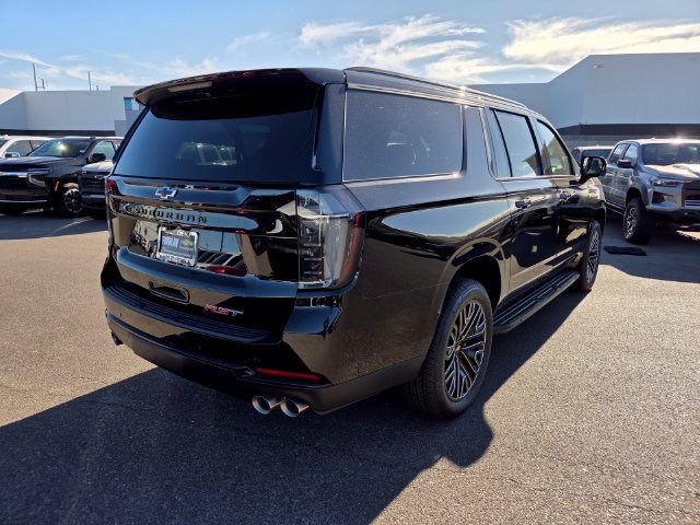 New 2026 Chevrolet Suburban RST w/ RST Capability Package AWD/4WD image 4