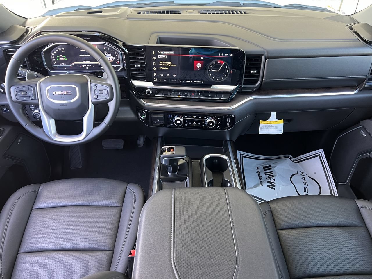 Used 2025 GMC Sierra 1500 SLT AWD/4WD image 10