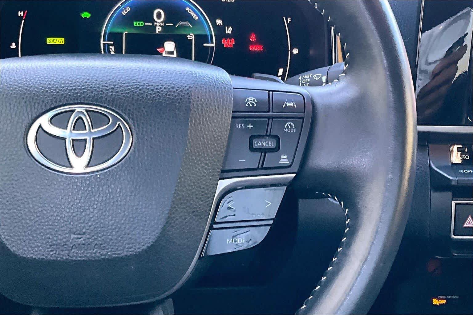 Used 2025 Toyota Camry SE FWD image 24