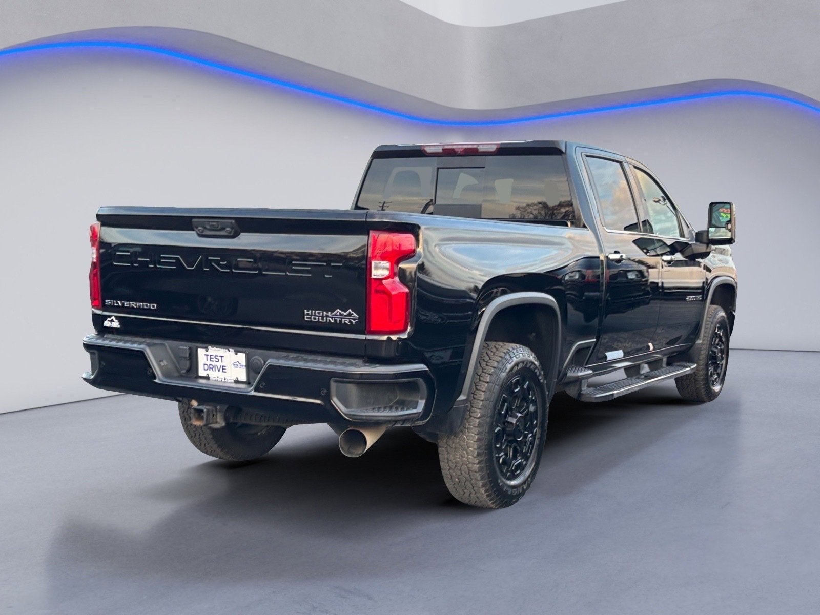 Used 2023 Chevrolet Silverado 2500 High Country w/ Safety Package II image 10