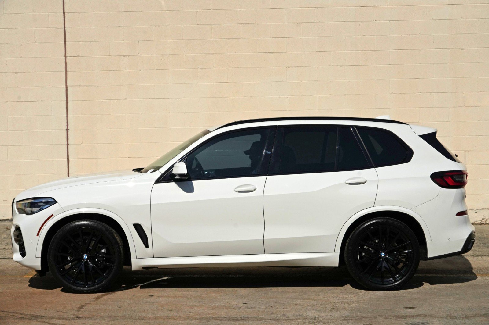 Used 2023 BMW X5 sDrive40i w/ M Sport Package RWD image 49