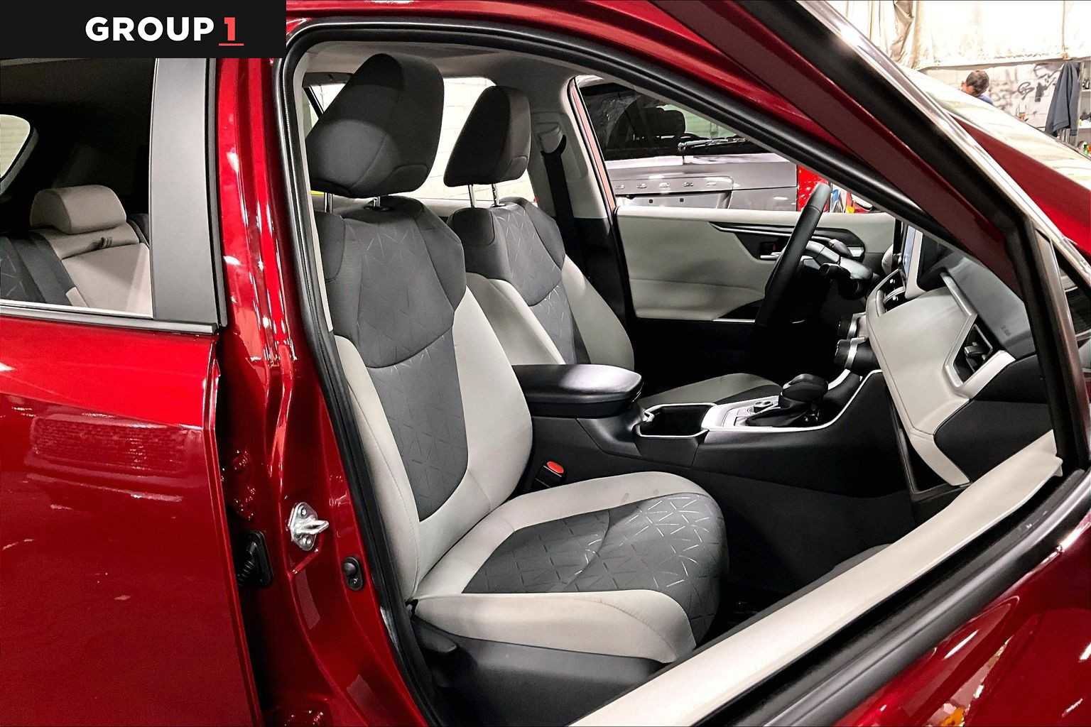 Used 2025 Toyota RAV4 XLE image 8