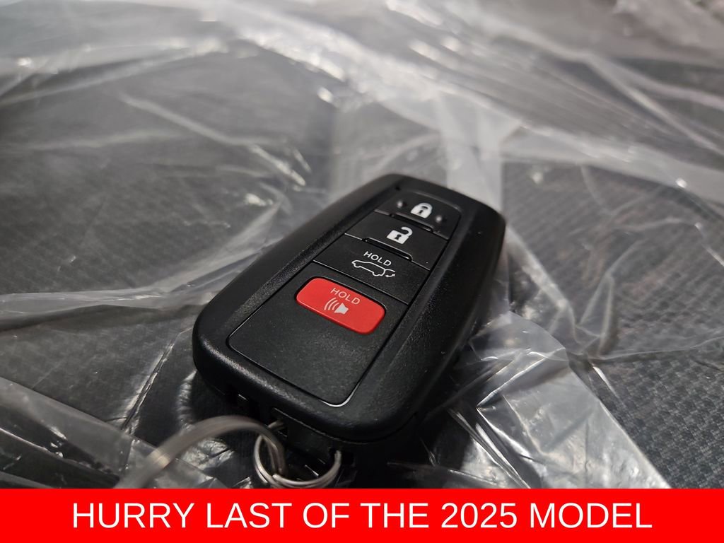 New 2025 Toyota RAV4 XLE image 27