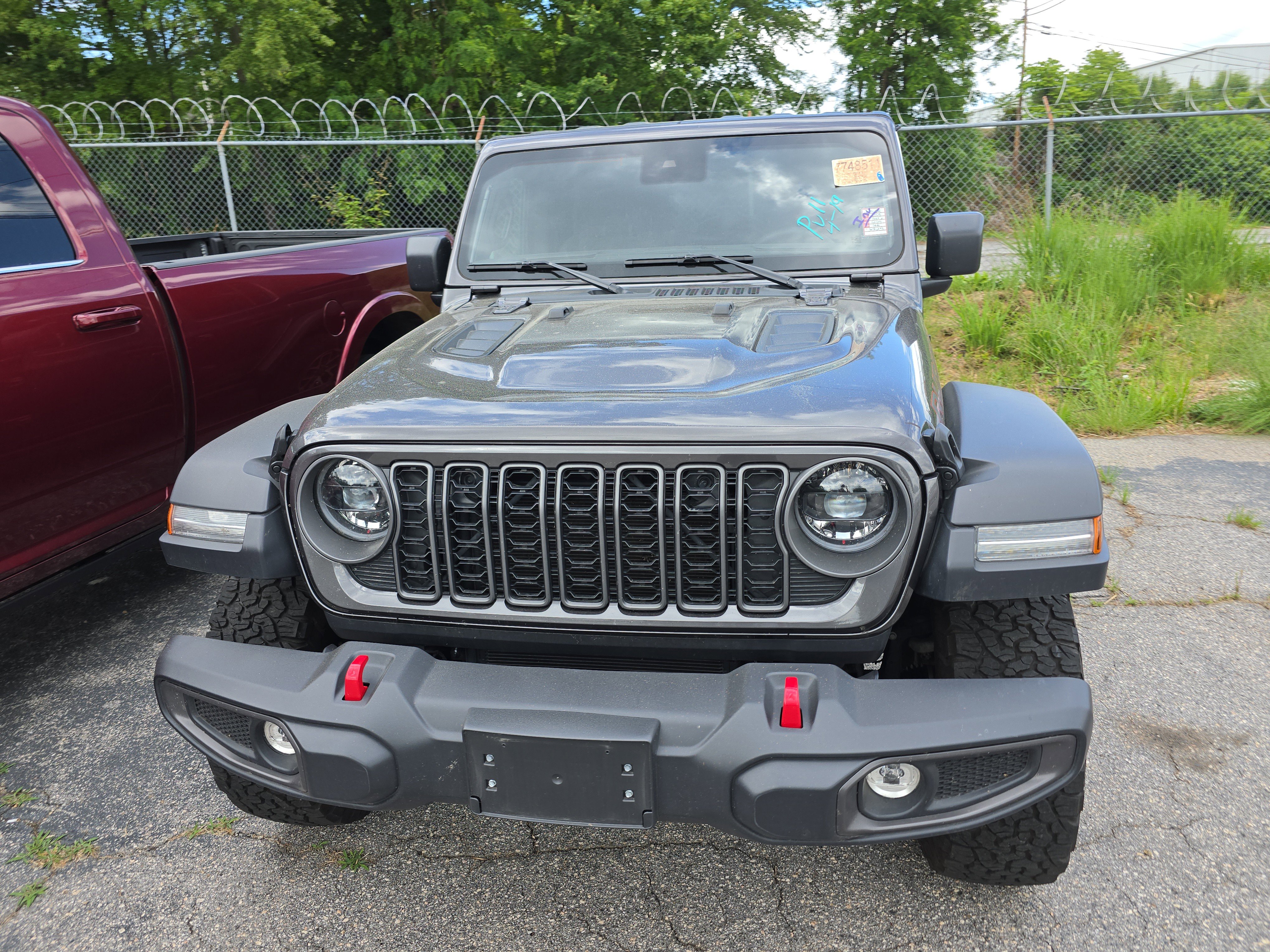 Used 2025 Jeep Wrangler Unlimited Rubicon AWD/4WD image 2