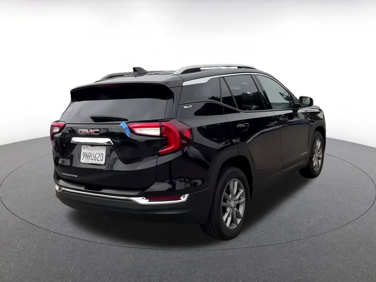 Used 2024 GMC Terrain SLT image 12