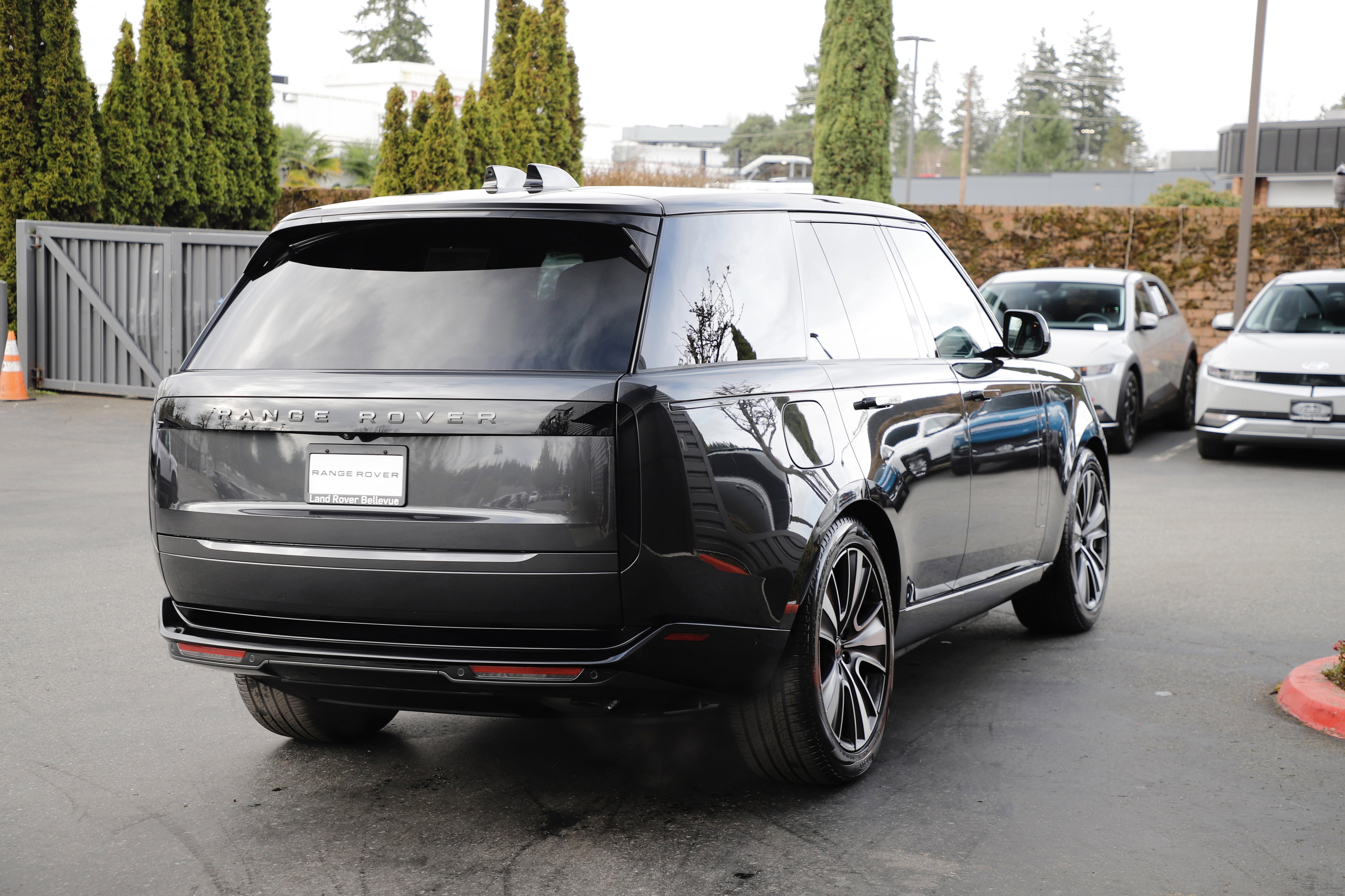 New 2026 Land Rover Range Rover SE image 8