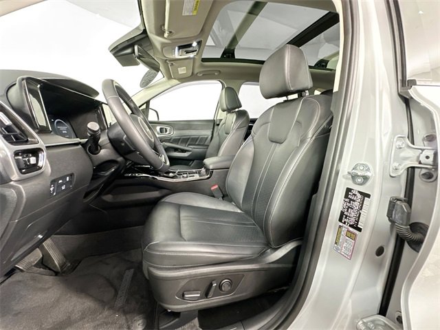 Used 2023 Kia Sorento SX image 4