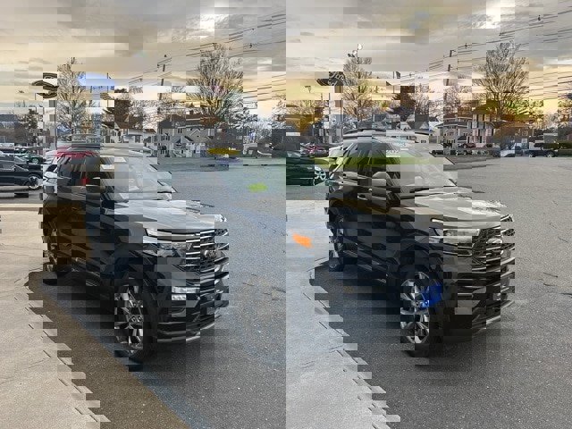 Certified 2023 Ford Explorer XLT w/ Equipment Group 202A image 4
