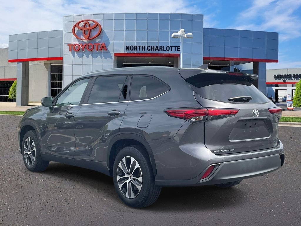 Used 2023 Toyota Highlander XLE image 5