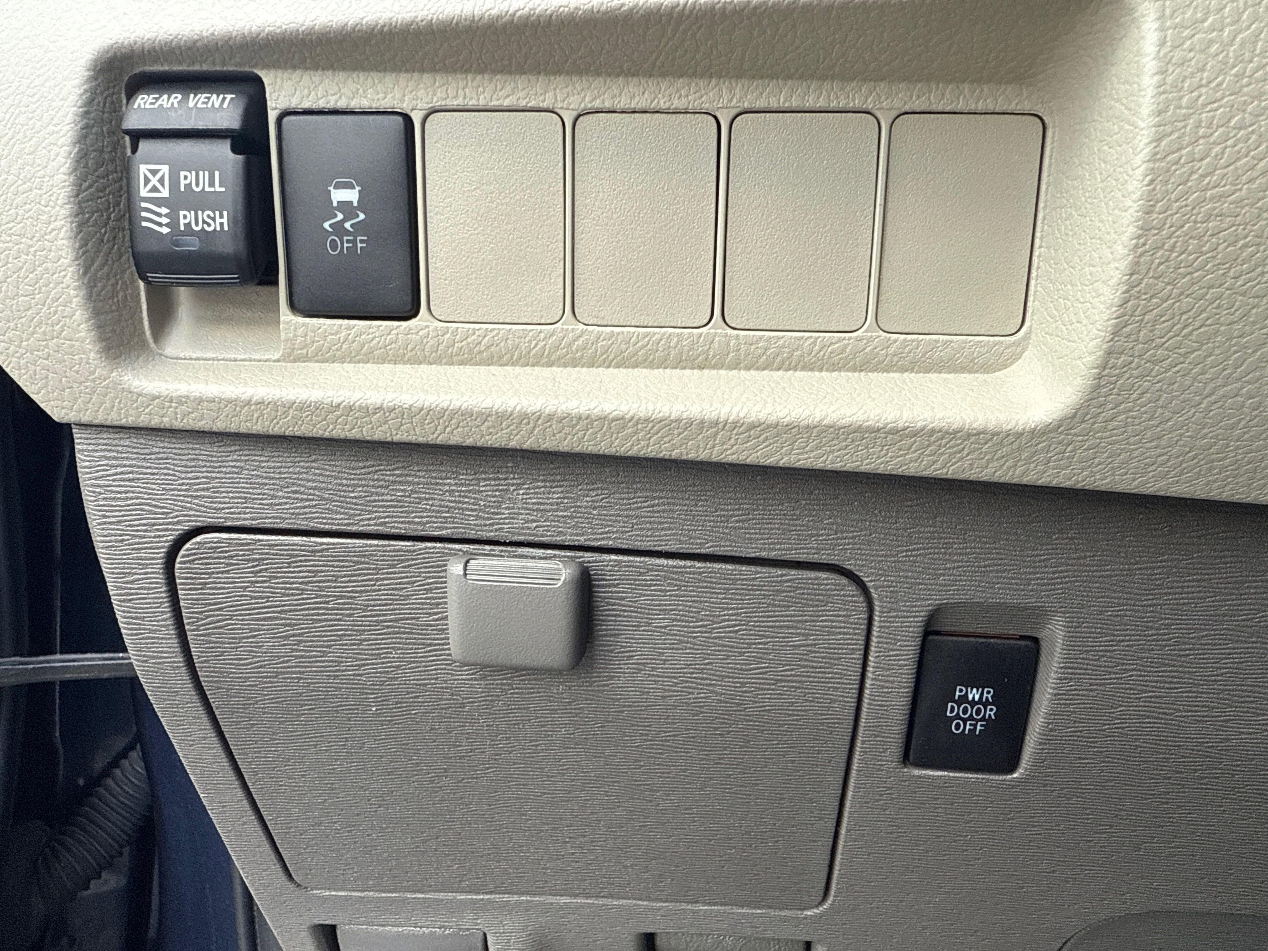 Used 2020 Toyota Sienna XLE AWD/4WD image 19