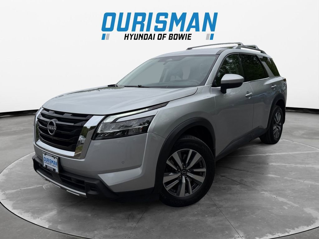 Used 2023 Nissan Pathfinder SL AWD/4WD image 2