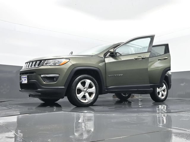 Used 2018 Jeep Compass Latitude AWD/4WD image 30
