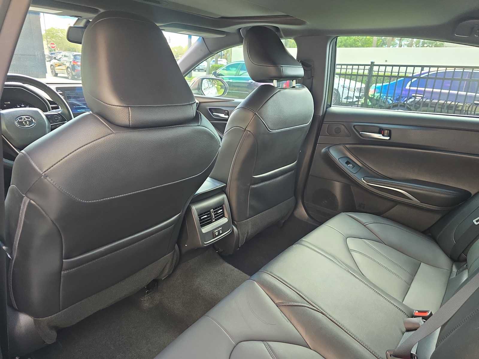 Used 2022 Toyota Avalon XLE w/ Moonroof Package FWD image 12