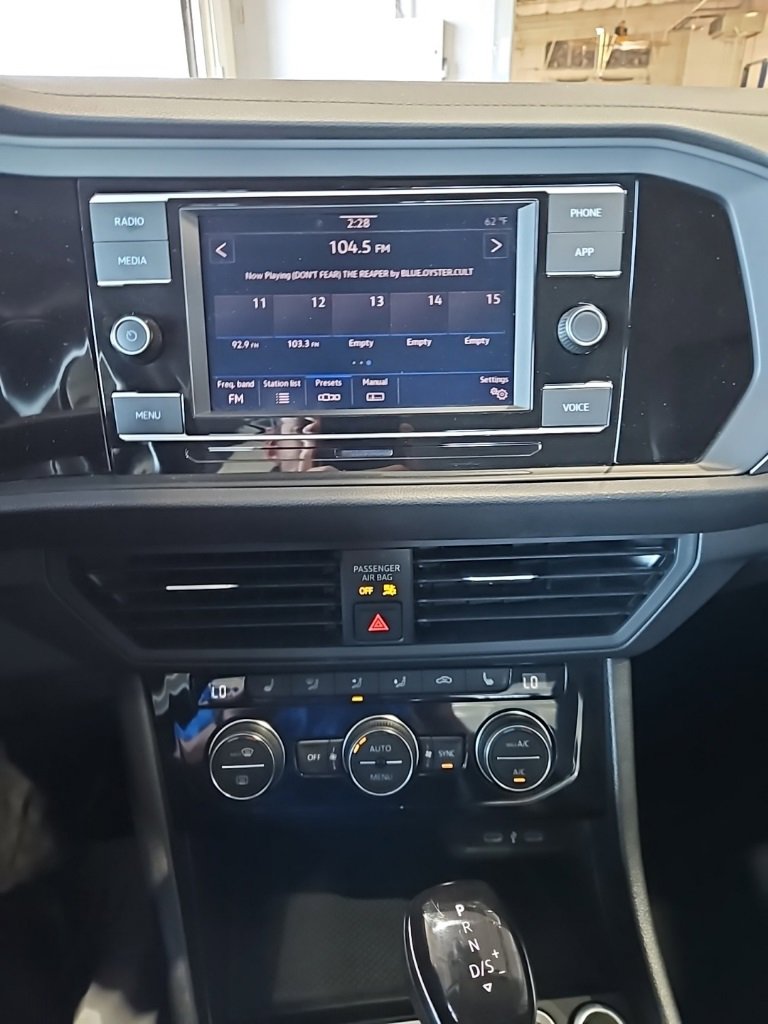 Used 2024 Volkswagen Jetta SE image 27