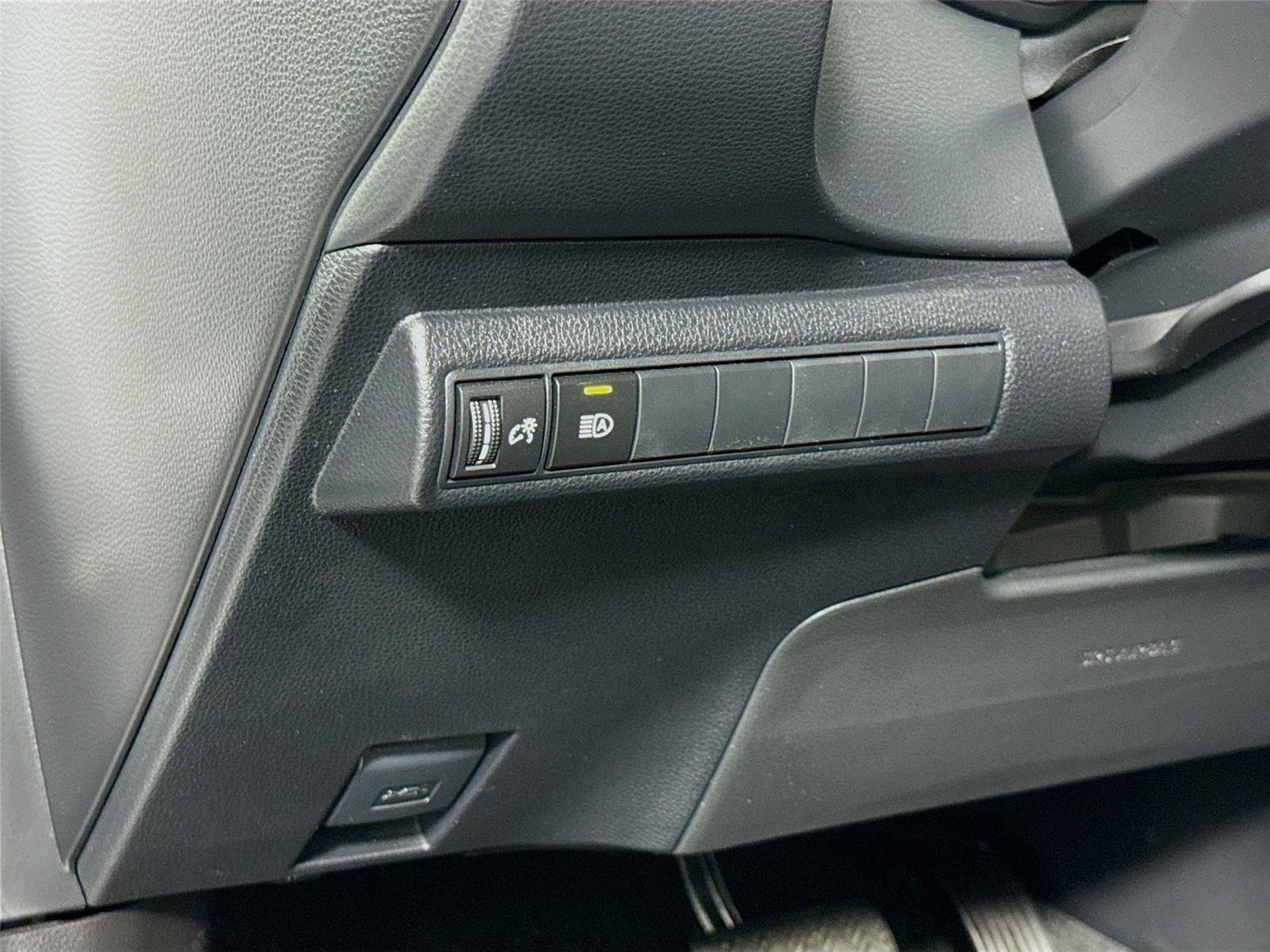 Used 2024 Toyota Corolla SE FWD image 7