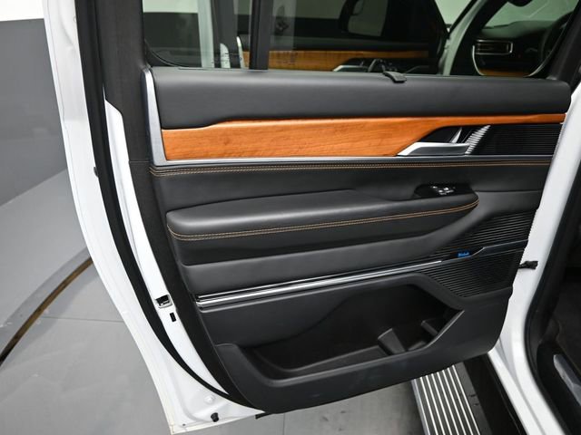 Used 2024 Jeep Grand Wagoneer L Series III image 14