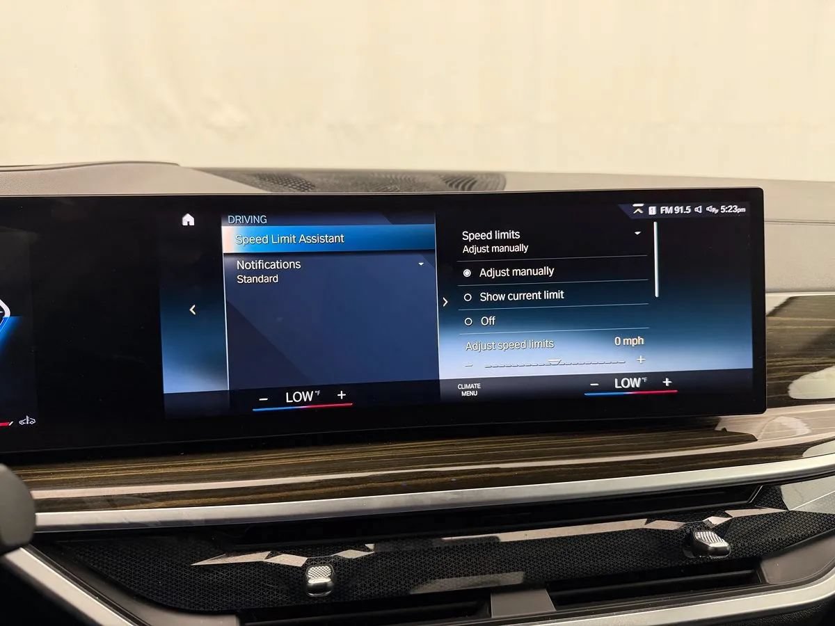 Used 2023 BMW X7 xDrive40i w/ Premium Package AWD/4WD image 31